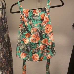 Floral shirt that ties either front or back